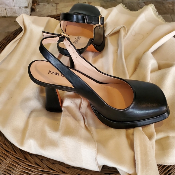 Black 8 1/2, Ann Creek heels - Picture 3 of 4